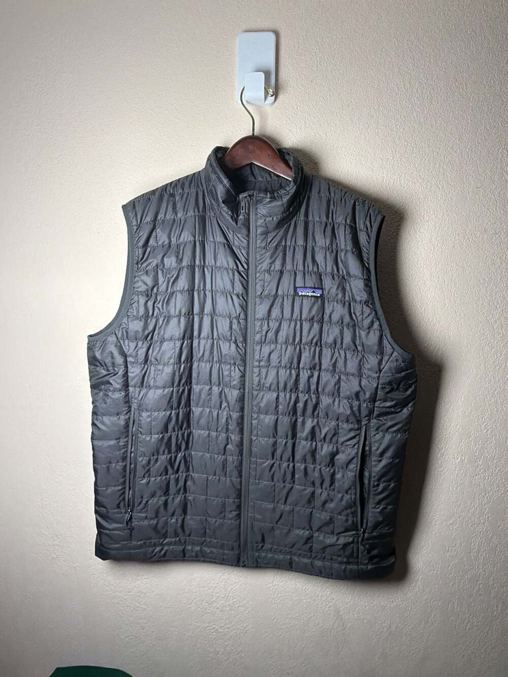 Patagonia Men's XL Nano Puff Vest Black Quilted Primaloft Charcoal Grey